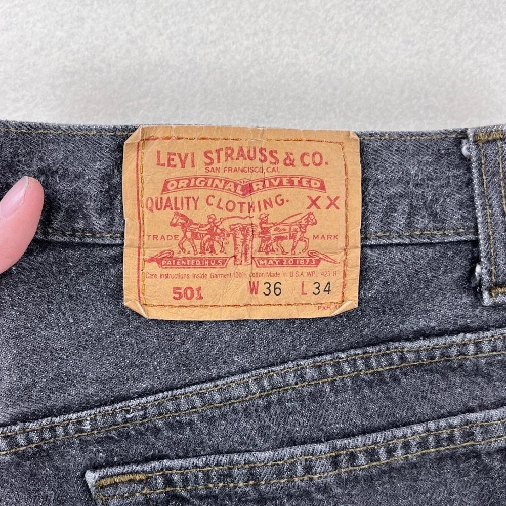 Vintage Levis 501 Mens 36x34 (34x33) Black Straight Leg Button Fly Made in USA